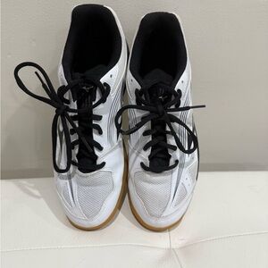 NEW-Mizuno White and Black Women’s Cyclone 3 Volleyball shoes